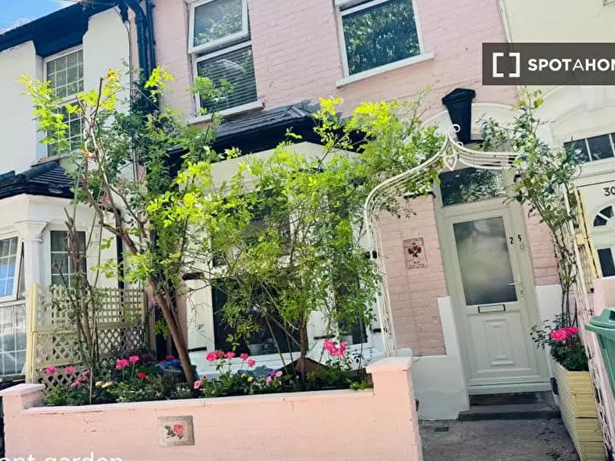 Immagine 2 di Camera condivisa in affitto  in Bull Road a Stratford