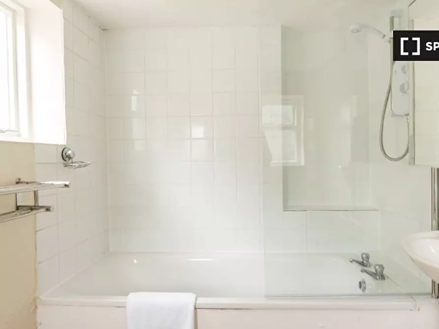 Immagine 12 di Appartamento in affitto  in (first floor flat) Westville Road a Hammersmith