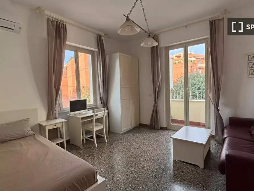Immagine 1 di Camera condivisa in affitto  in Via Portuense a Roma