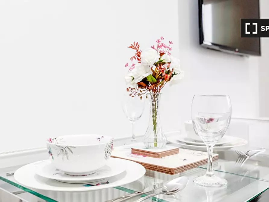 Immagine 6 di Appartamento in affitto  in Talbot Rd a Kensington