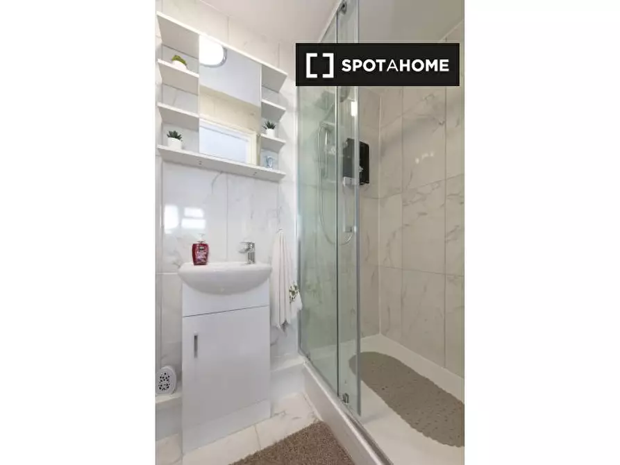 Immagine 5 di Ufficio in affitto  in Flat a Barnet