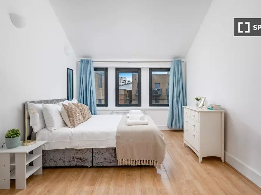 Immagine 15 di Appartamento in affitto  in Lion Court a Poplar