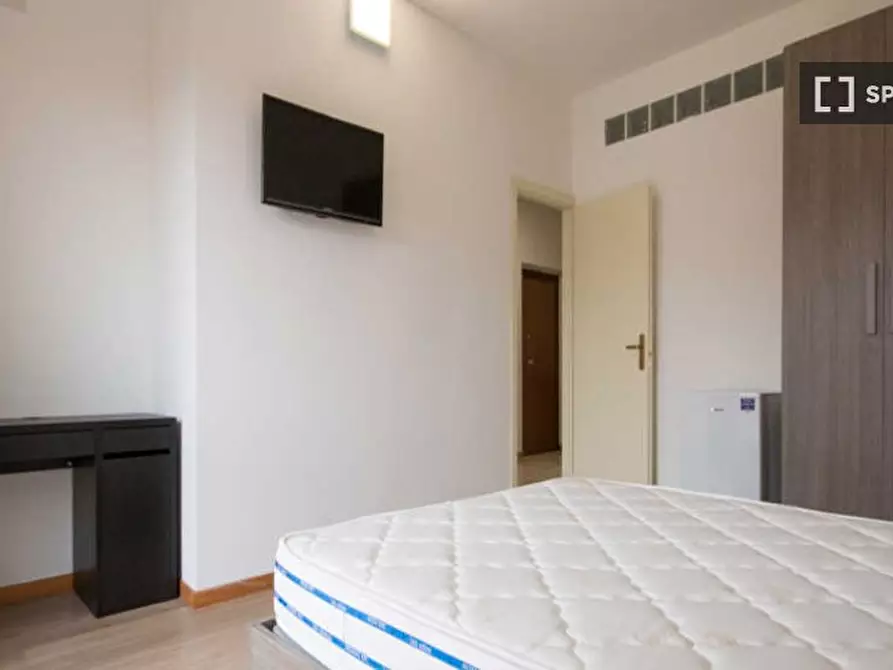Immagine 3 di Camera condivisa in affitto  in VIA RESSI a Milano