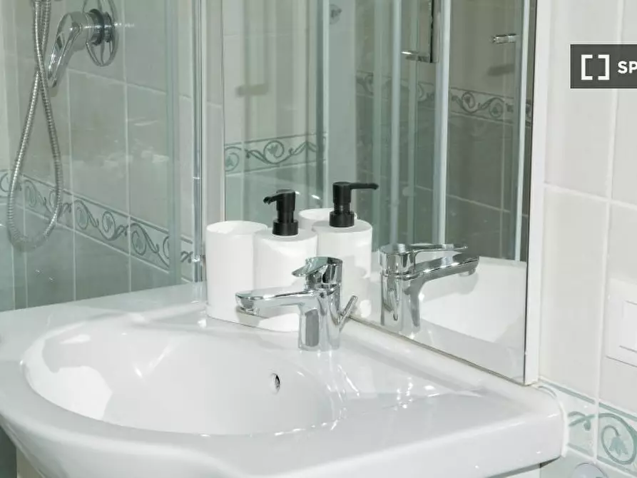 Immagine 6 di Appartamento in affitto  in Via Santa Maria Ausiliatrice a Roma