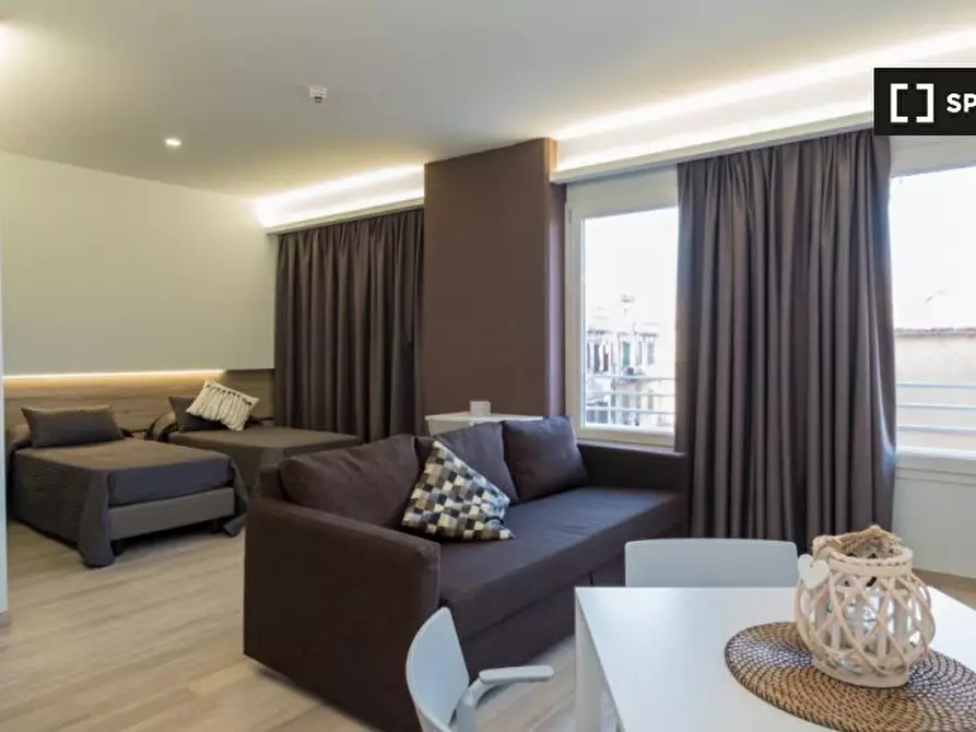 Immagine 1 di Appartamento in affitto  in Via di Acqua Bullicante a Roma