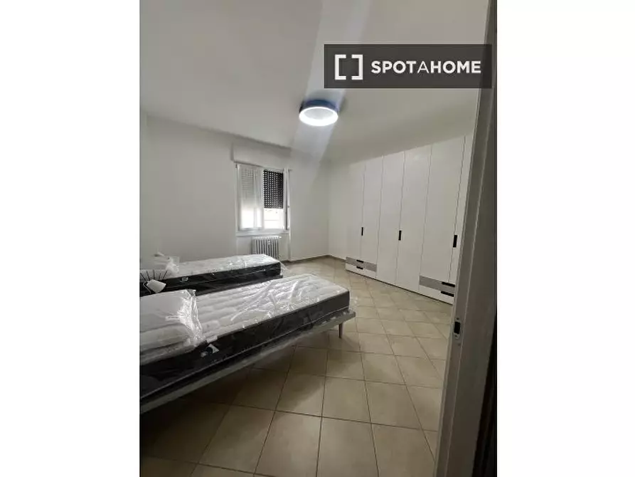 Immagine 1 di Camera condivisa in affitto  in Via Giuseppe Verdi a Locate Di Triulzi