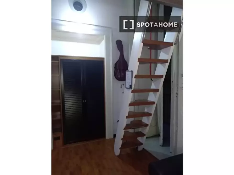 Immagine 4 di Camera condivisa in affitto  in Via Ventaglieri a Napoli