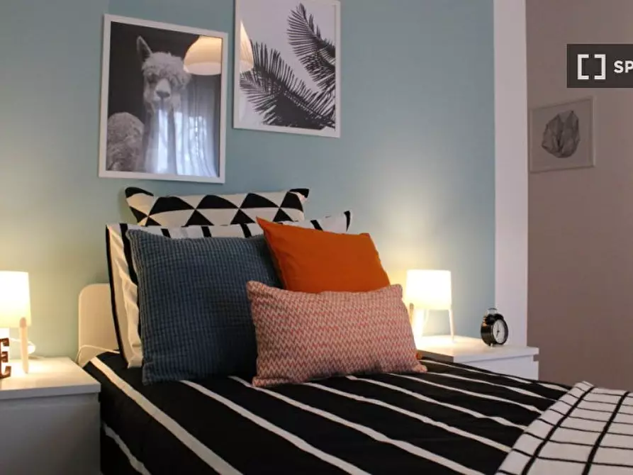 Immagine 1 di Camera condivisa in affitto  in Europa a Brescia