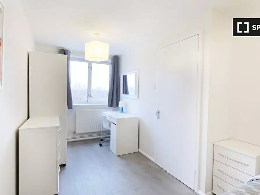 Immagine 1 di Camera condivisa in affitto  in O'Leary Square a Poplar