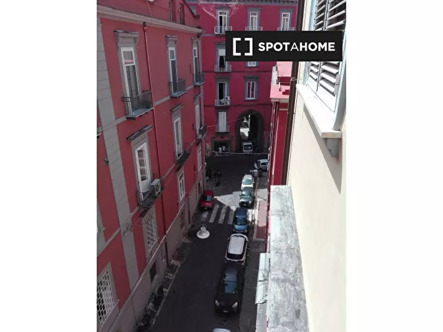 Immagine 13 di Camera condivisa in affitto  in Vico Tarsia a Napoli