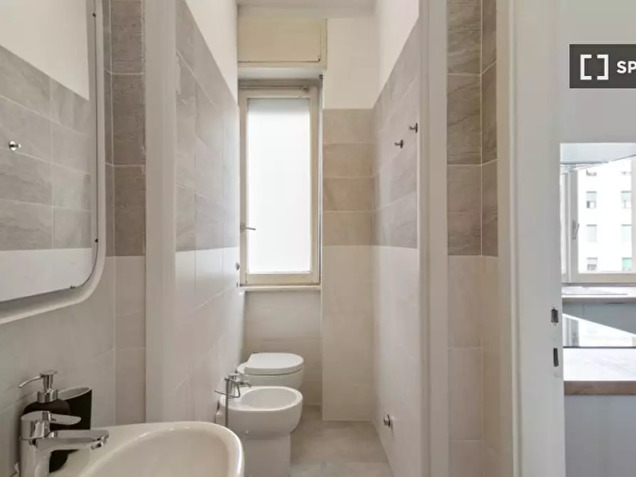 Immagine 5 di Camera condivisa in affitto  in Viale Vittorio Veneto a Milano