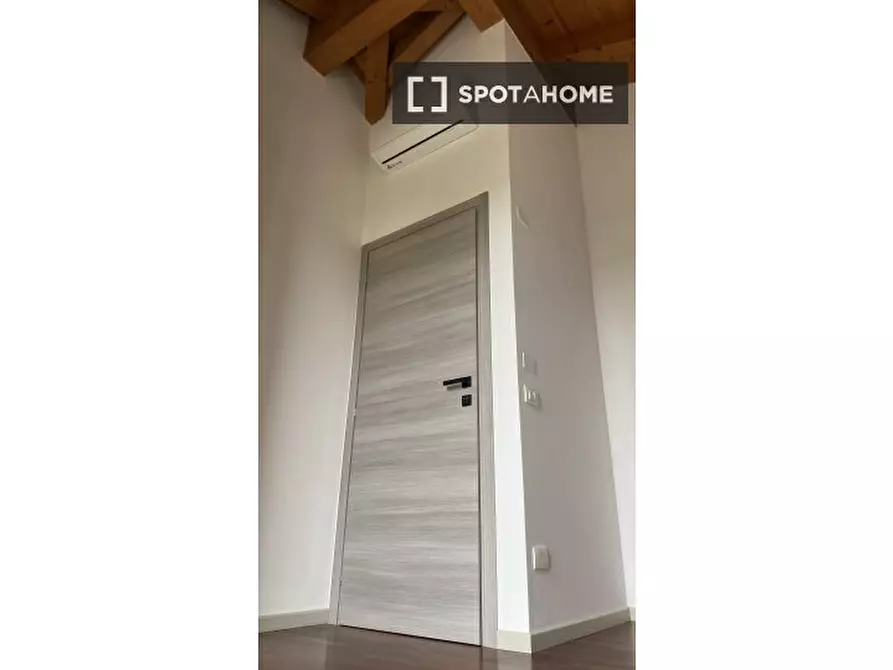 Immagine 8 di Camera condivisa in affitto  in Via Chioggia a Padova