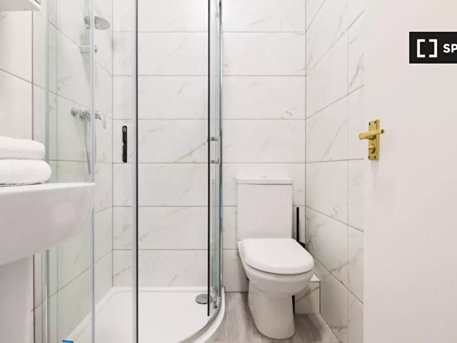 Immagine 13 di Appartamento in affitto  in Goldhawk Rd a Hammersmith