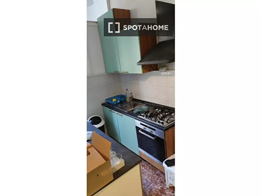 Immagine 18 di Camera condivisa in affitto  in Piazza Crocelle ai Mannesi a Napoli