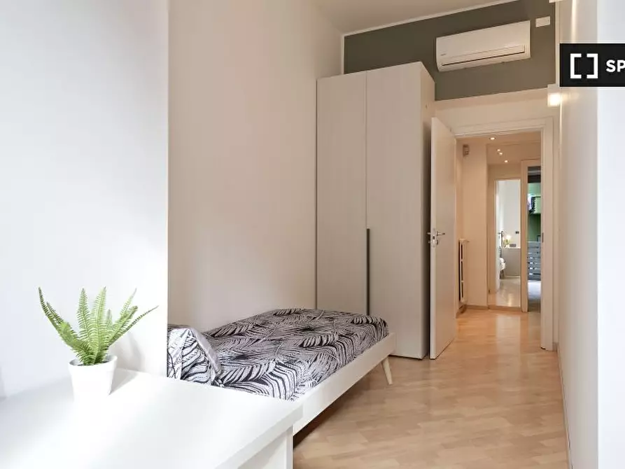 Immagine 3 di Camera condivisa in affitto  in Via Andrea Costa a Milano