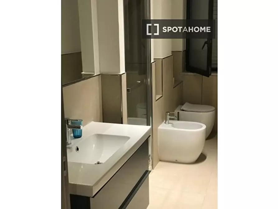 Immagine 4 di Camera condivisa in affitto  in Via Pasquale Frustaci a Napoli