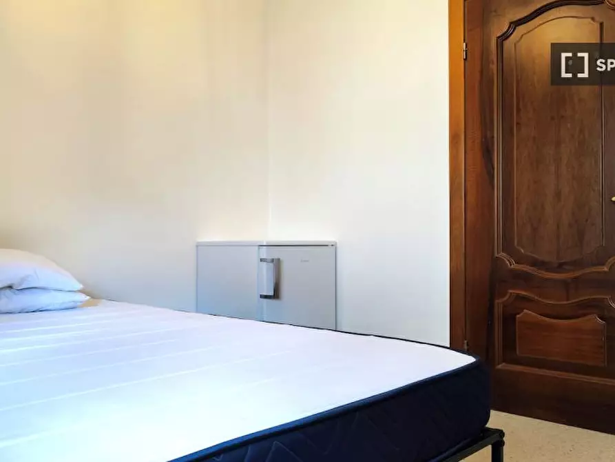 Immagine 4 di Camera condivisa in affitto  in Via Bisentina, 00139 Roma RM, Italy a Roma