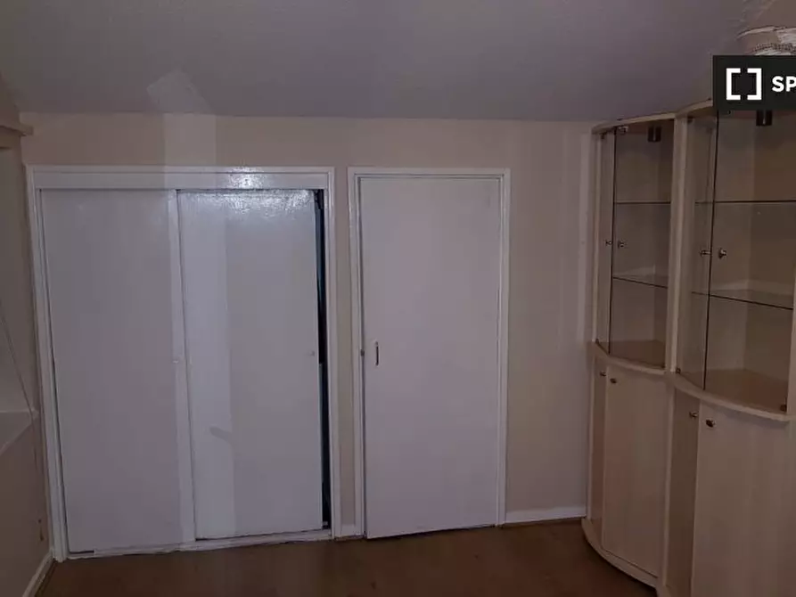 Immagine 5 di Camera condivisa in affitto  in Lorne Walk a 