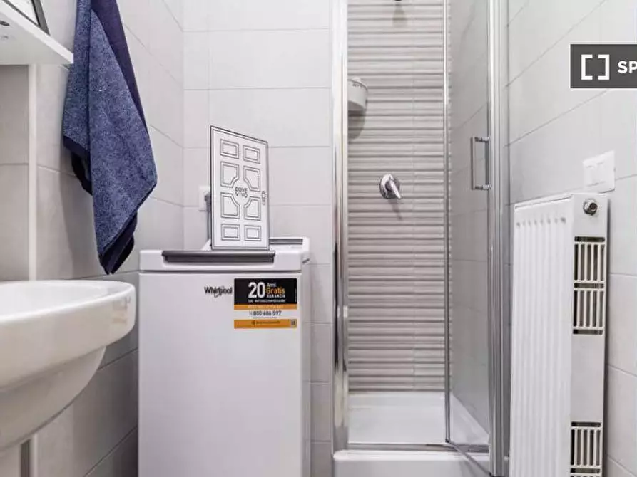 Immagine 17 di Camera condivisa in affitto  in Via Fiume delle Perle a Roma