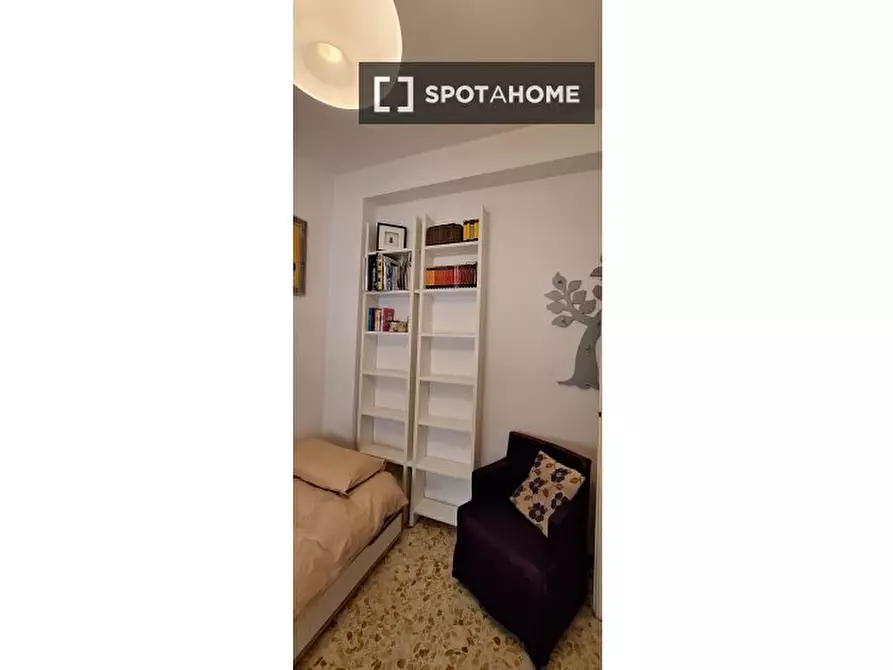 Immagine 13 di Camera condivisa in affitto  in Via Pietro de Cristofaro a Roma