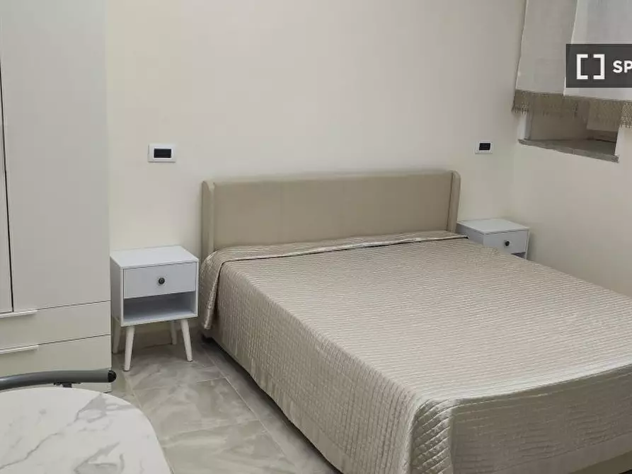 Immagine 2 di Camera condivisa in affitto  in Via Carlo de Cesare a Napoli