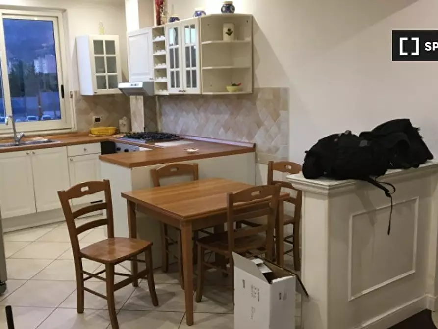 Immagine 18 di Camera condivisa in affitto  in Via Mario Gigante a Napoli