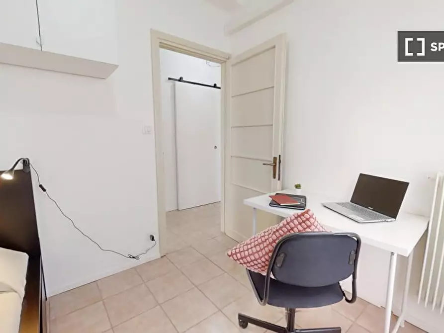 Immagine 3 di Camera condivisa in affitto  in VIA Giusto de'menabuoibis a Padova