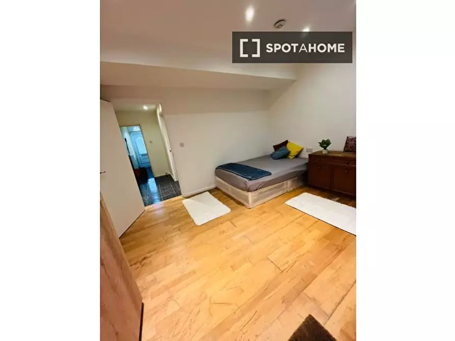 Immagine 2 di Camera condivisa in affitto  in Penderyn Way a Islington