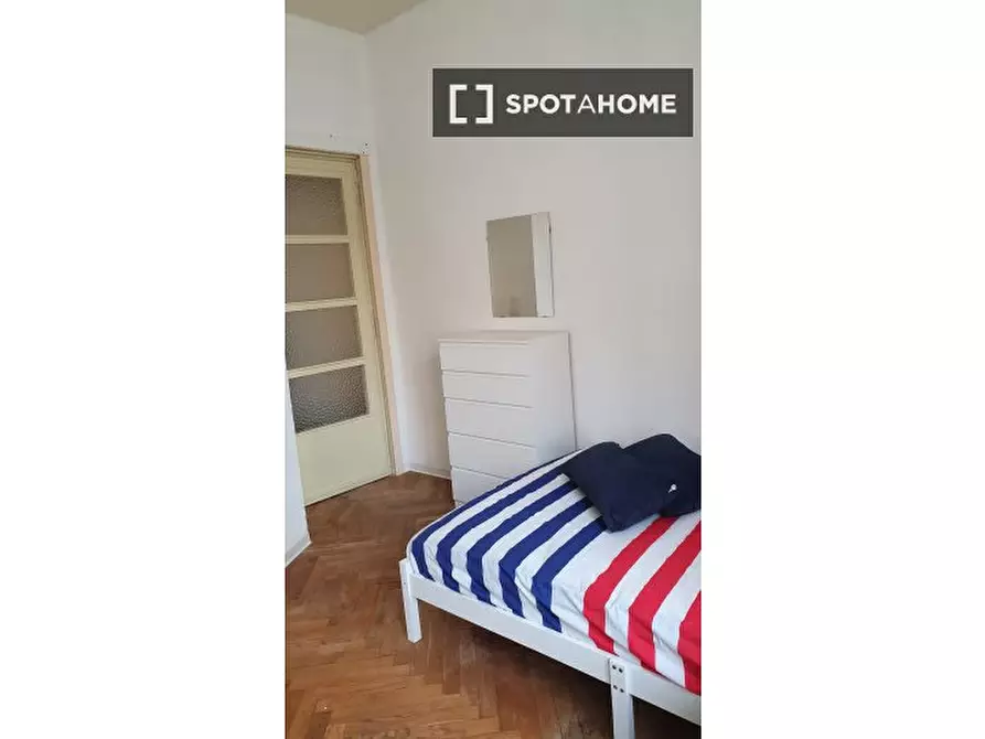 Immagine 8 di Camera condivisa in affitto  in Via Susa a Torino