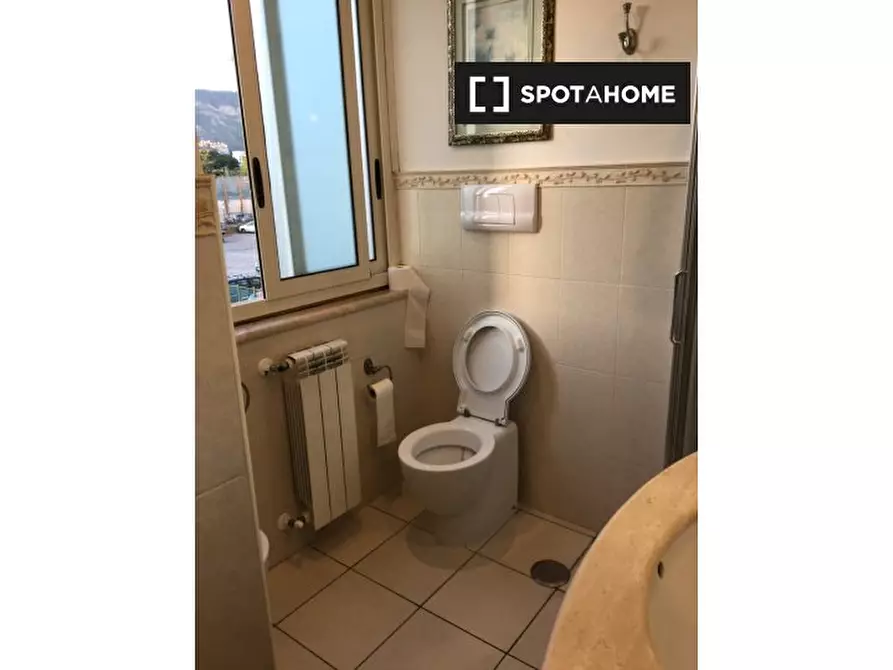 Immagine 7 di Camera condivisa in affitto  in Via Mario Gigante a Napoli