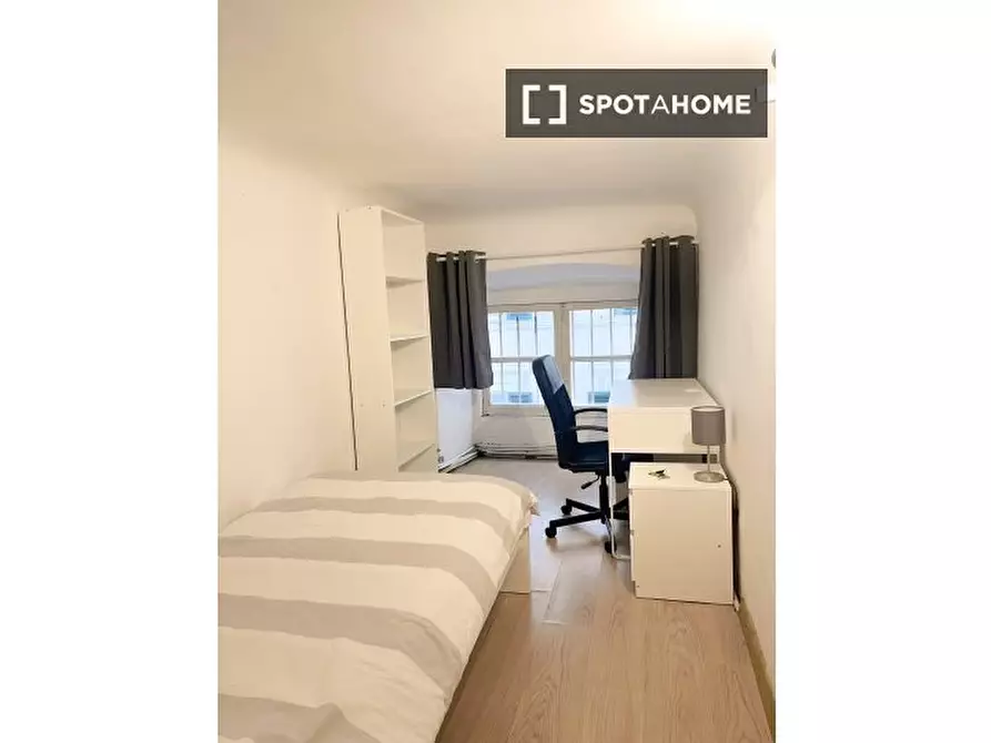 Immagine 5 di Camera condivisa in affitto  in Via Caffaro a Genova