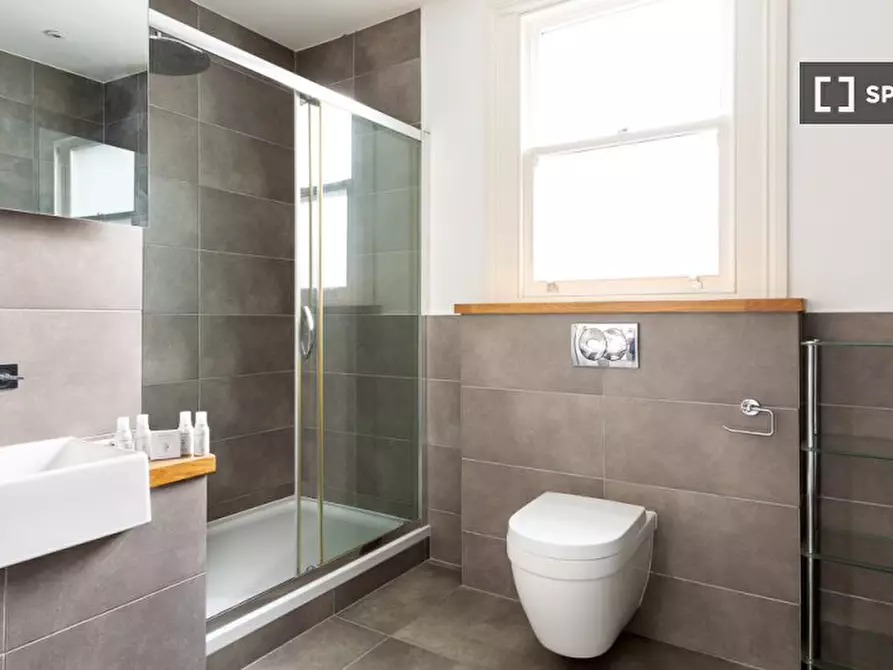 Immagine 4 di Appartamento in affitto  in Balliol Road a Kensington