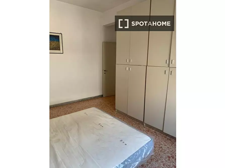 Immagine 3 di Camera condivisa in affitto  in Via dei Monti di Creta a Roma