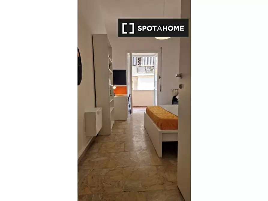 Immagine 11 di Camera condivisa in affitto  in Lungotevere di Pietra Papa a Roma