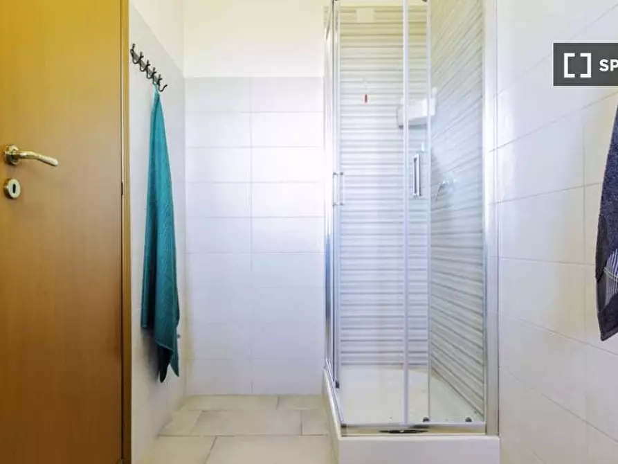 Immagine 8 di Camera condivisa in affitto  in Via Fiume delle Perle a Roma