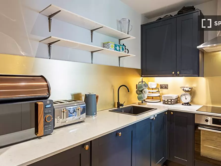 Immagine 2 di Appartamento in affitto  in Red Lion Square a Camden Town