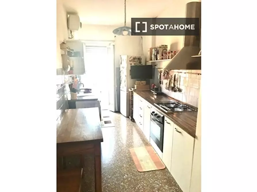 Immagine 10 di Camera condivisa in affitto  in Via Prenestina a Roma