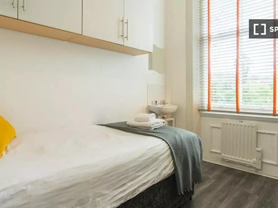 Immagine 1 di Camera condivisa in affitto  in st Floor Apartment a Kensington