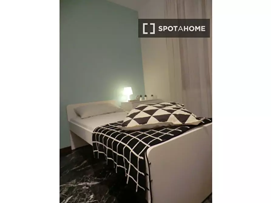 Immagine 1 di Camera condivisa in affitto  in via Carlo Collodi a Padova