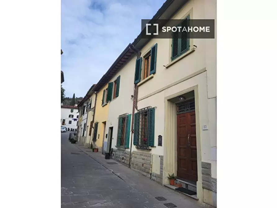Immagine 11 di Camera condivisa in affitto  in Via della Chiesa a Calenzano