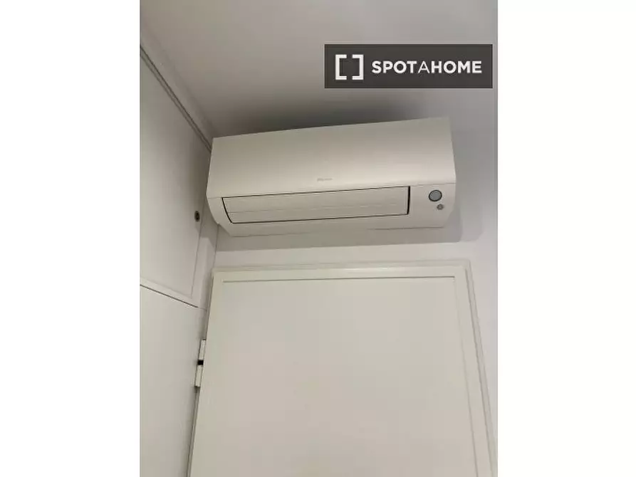 Immagine 14 di Ufficio in affitto  in Via Mascarella a Bologna