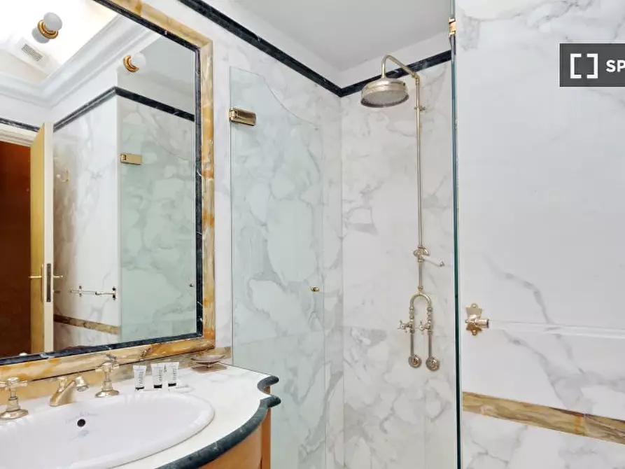 Immagine 7 di Appartamento in affitto  in Via del Tritone a Roma