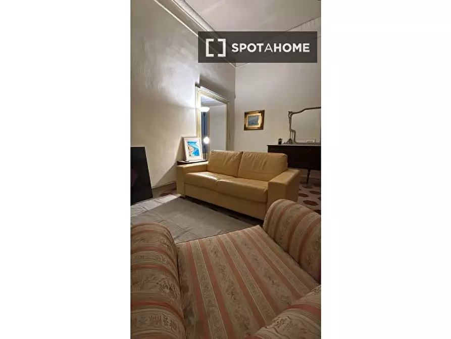 Immagine 15 di Camera condivisa in affitto  in Via Brombeis a Napoli