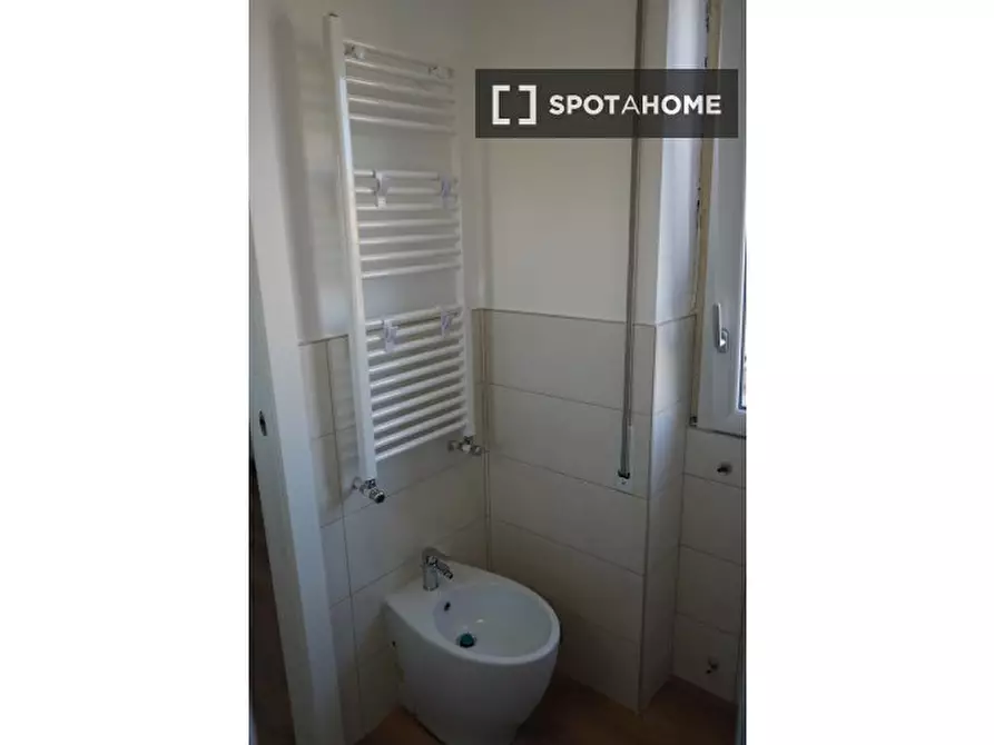 Immagine 18 di Camera condivisa in affitto  in Via Salvatore Pincherle a Roma