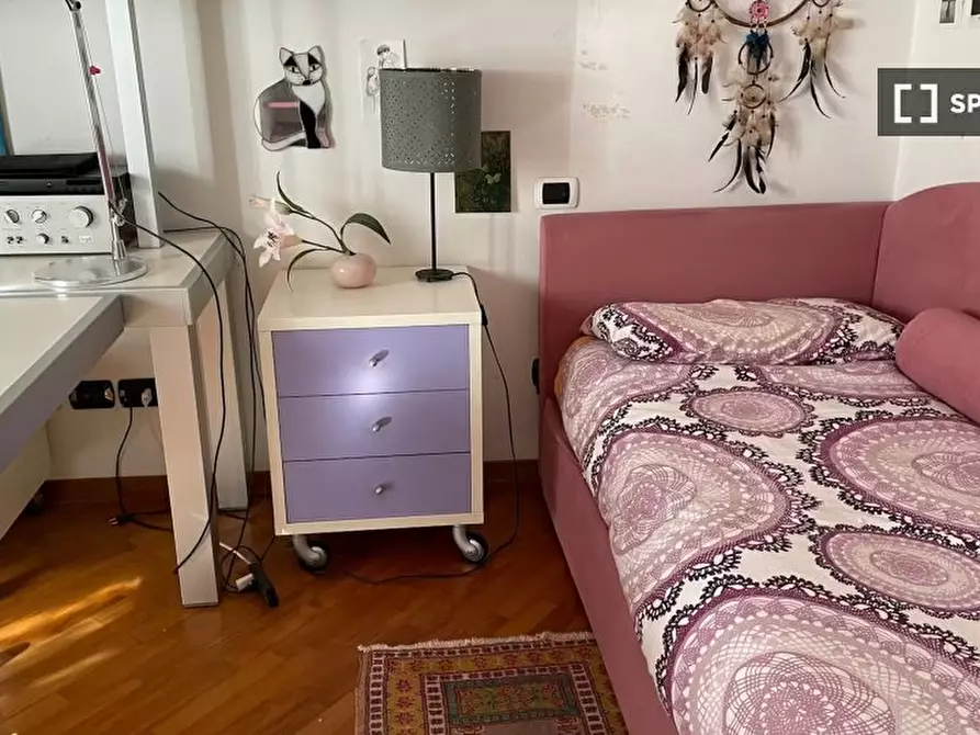 Immagine 2 di Camera condivisa in affitto  in Via Brunetto Latini a Firenze