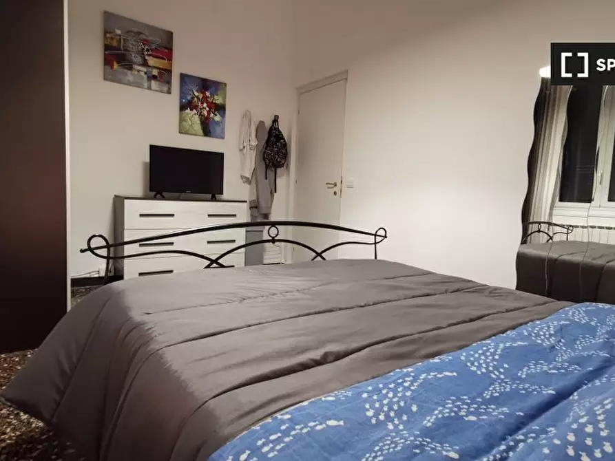 Immagine 2 di Camera condivisa in affitto  in Via Venezia a Genova