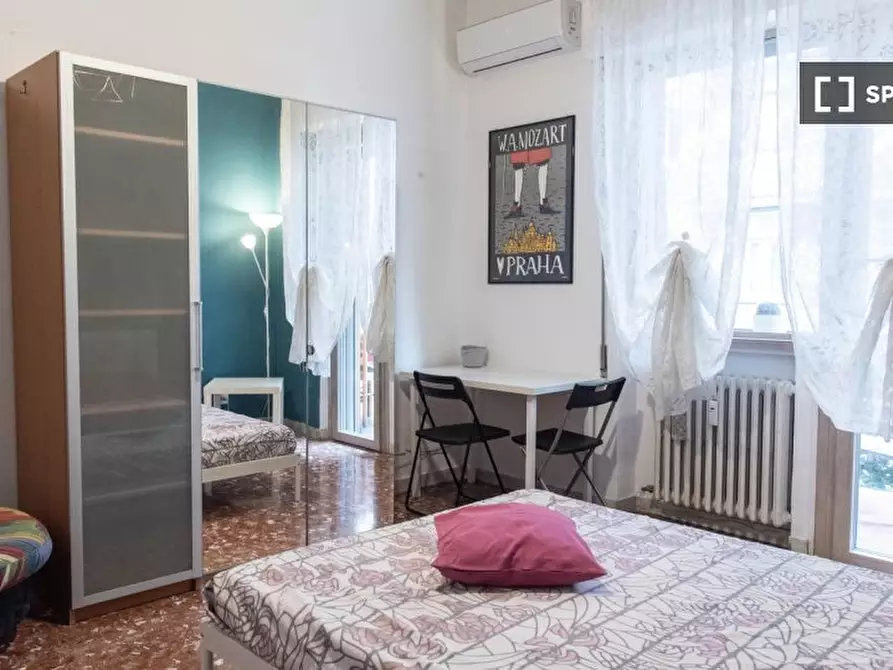 Immagine 1 di Camera condivisa in affitto  in Via Tuscolana a Roma
