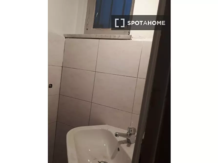 Immagine 19 di Camera condivisa in affitto  in C.so Inghilterra a Torino