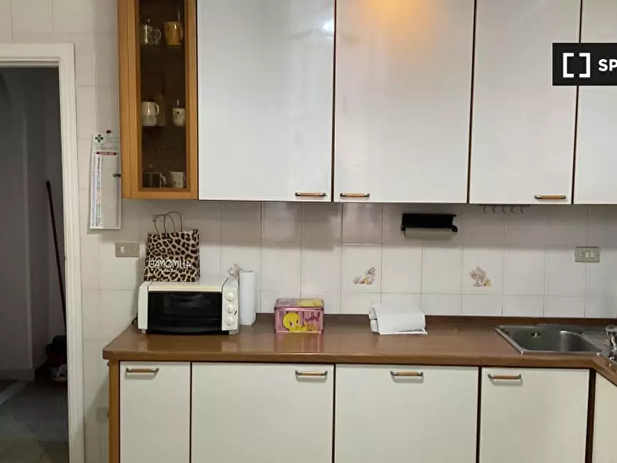 Immagine 9 di Camera condivisa in affitto  in Via Carminiello Al Mercato a Napoli