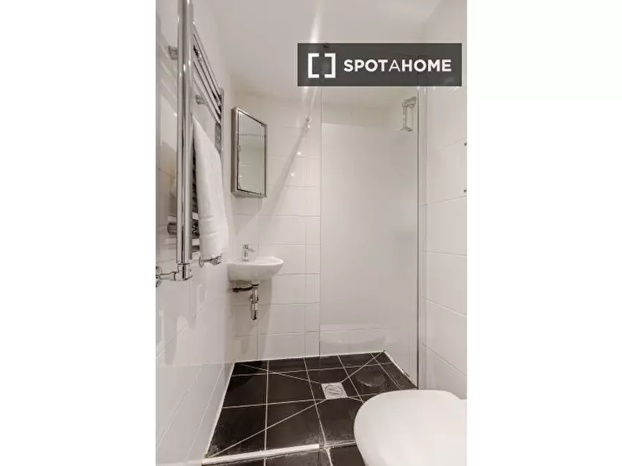 Immagine 5 di Appartamento in affitto  in Apartment a Kensington